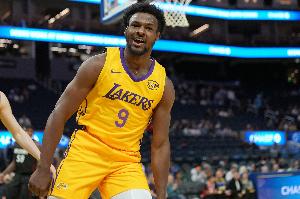 九游娱乐-9点战绿军！湖人首发：布朗尼&amp;克内克特&amp;科洛克&amp;斯图尔德&amp;斯威德