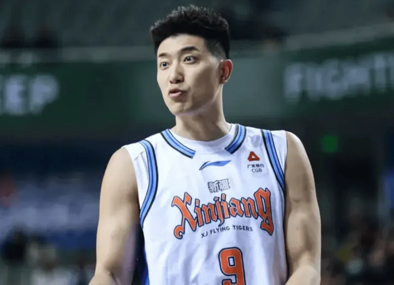 九游体育-吴冠希带伤出战10中9砍下19分8篮板，最后时刻关键两罚不中